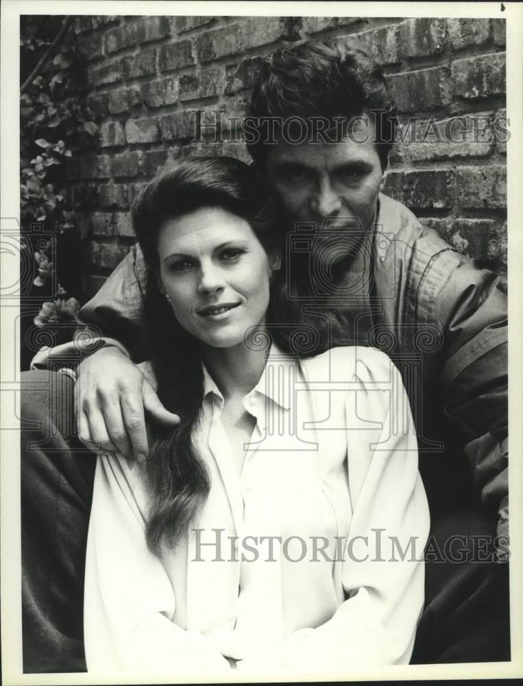 1986 Press Photo Actors Nick Mancuso and Robyn Douglass In "Stingray" TV Show- Historic Images