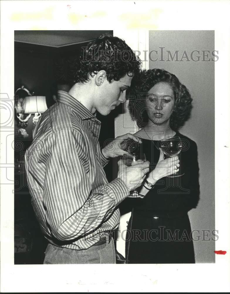 1984 Press Photo John Carrafa, dancer, Linda Shelton, manager - &quot;Sorrow Floats&quot;- Historic Images