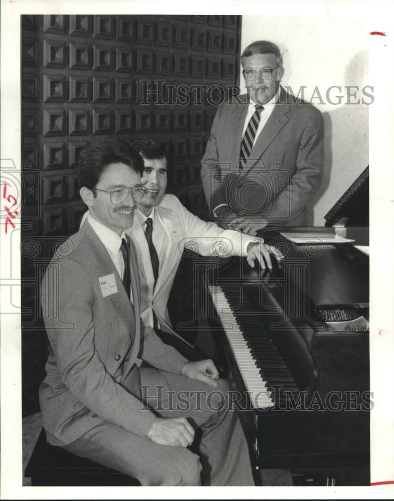 1985 Press Photo Contestants in Van Cliburn Piano Competition Meet in Houston- Historic Images