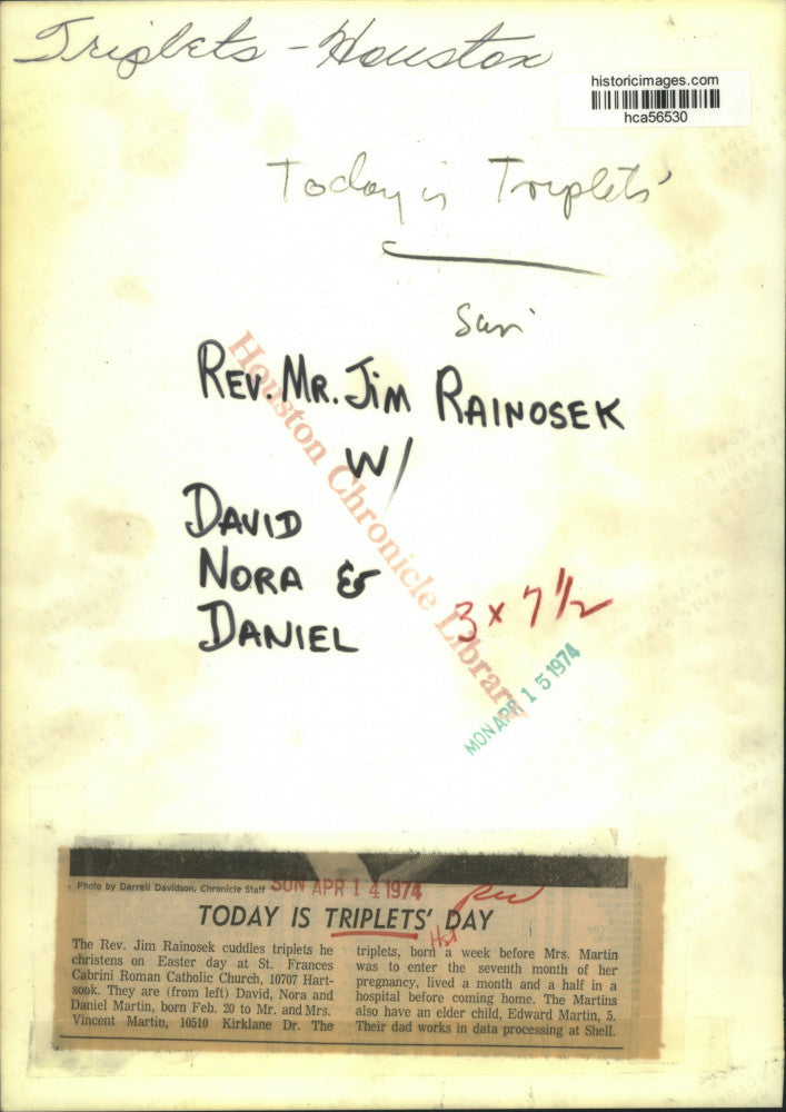 1974 Press Photo Reverend Jim Rainosek with Triplets on Easter in Houston, Texas