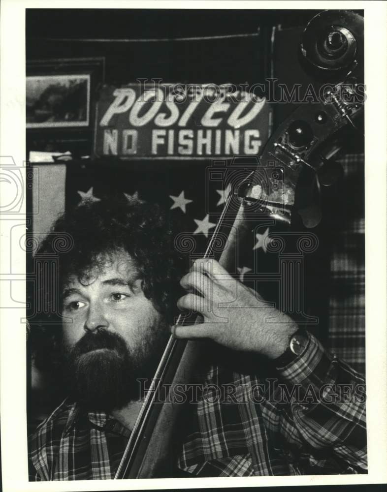 1981 Press Photo Member of &quot;Trout Fishing in America,&quot; an Entertainment Group- Historic Images