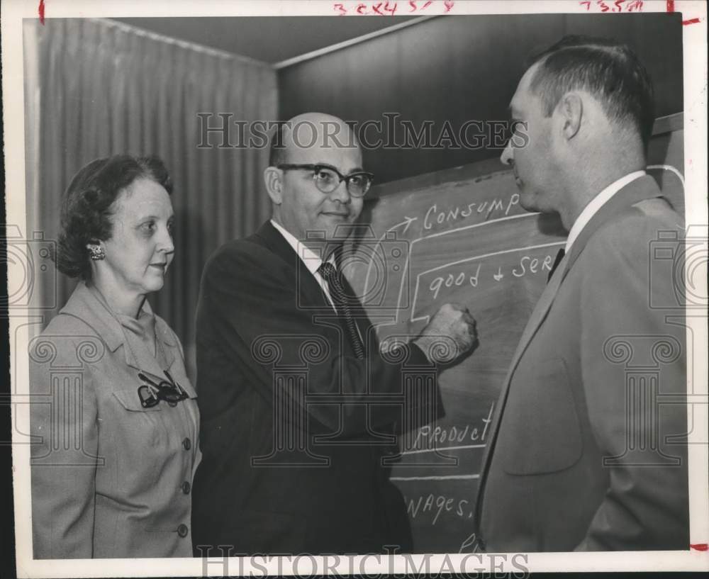 1960 Press Photo Houston Teachers Drawing On a Chalkboard - hca56900