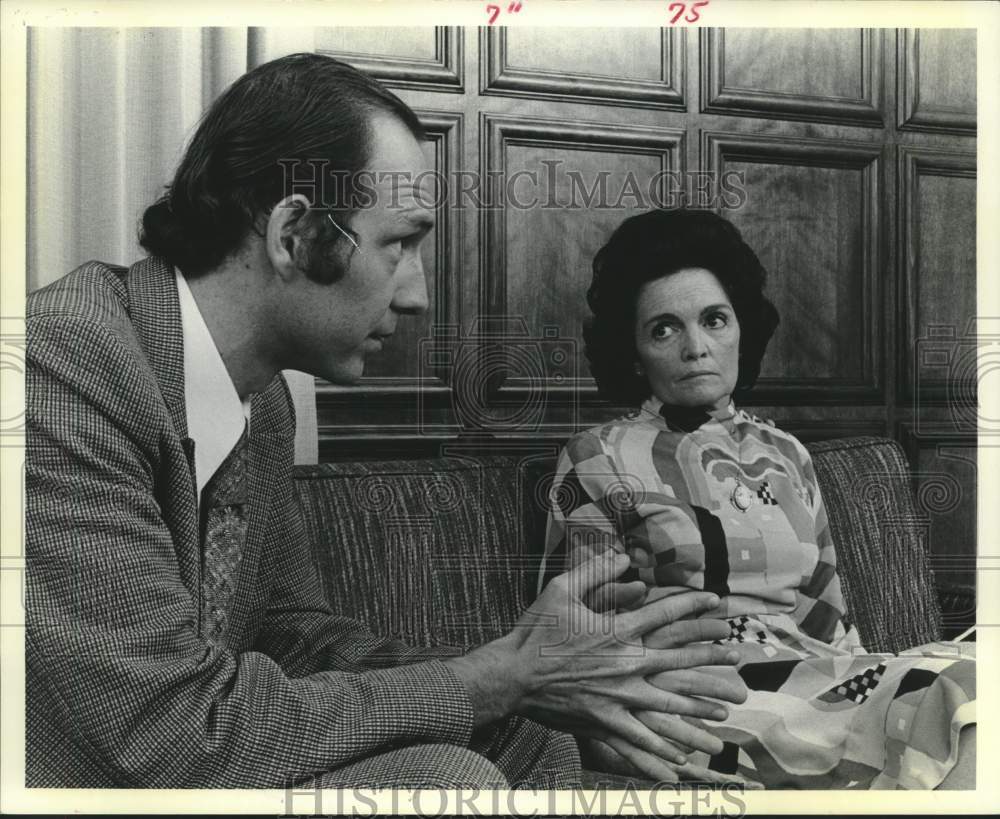 1974 Press Photo John O'Sullivan, Mabel Scott, views on unions and teachers, TX.