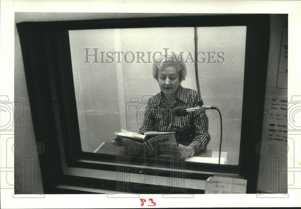 1978 Press Photo Francine Rosenthal records a book for Taping For The Blind- Historic Images