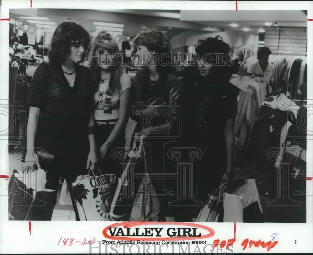 1984 Press Photo &quot;Valley Girl&quot; musical group shown shopping at the mall- Historic Images