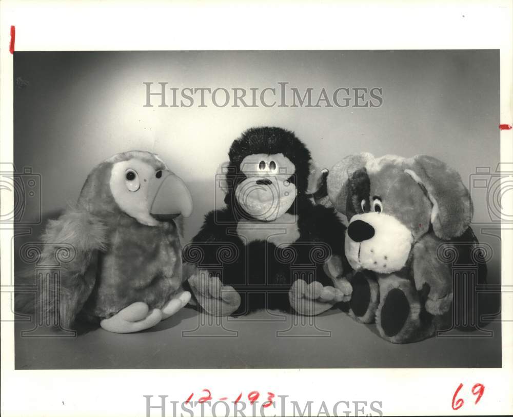 1984 Press Photo Electronic Plush Toy "Chatter Animal" Can Carry On Conversation- Historic Images