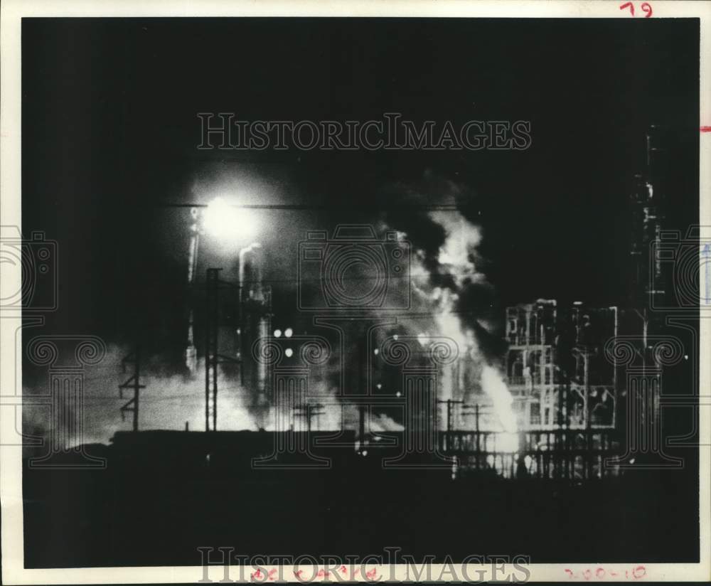 1969 Press Photo Fire At Union Carbide Corporation In Texas City - hca57344- Historic Images