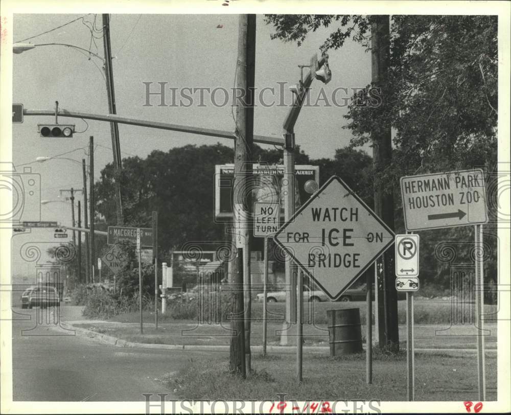 1983 Press Photo Watch for Ice on Bridge sign at Almeda Road, Houston, Texas- Historic Images