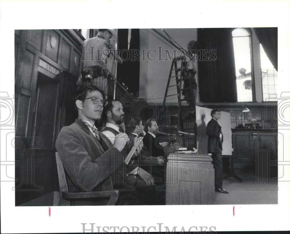 1992 Press Photo Actors Joe Grisaffi &amp; Jim Caldwell Filming &quot;The Trust&quot; in Texas- Historic Images