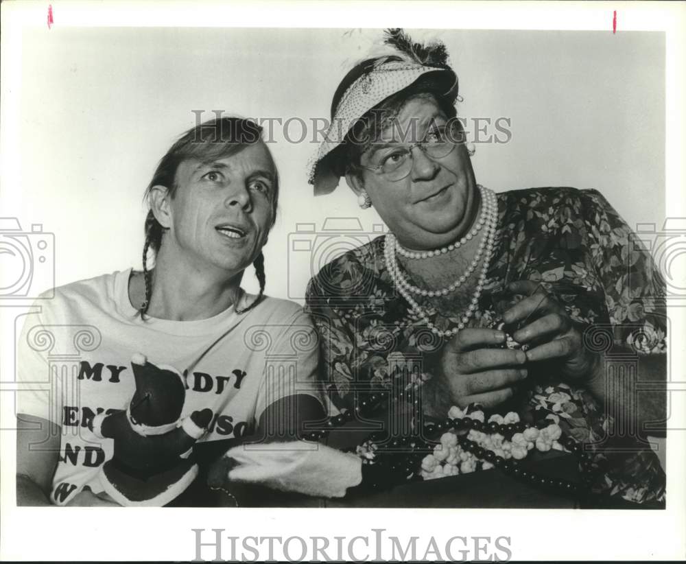 1991 Press Photo Scene From &quot;A Tuna Christmas&quot;, Returning to Houston, Texas- Historic Images