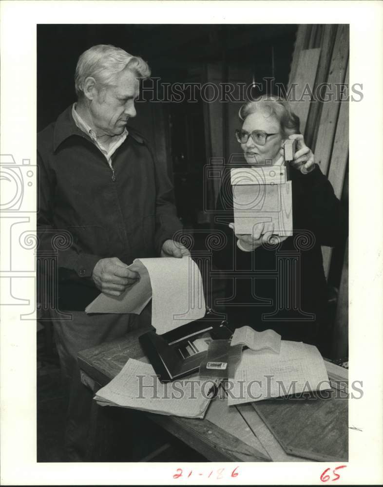 1982 Press Photo T.M. Buck, Bobbie Hardesty, House in a Bundle playhouse design- Historic Images