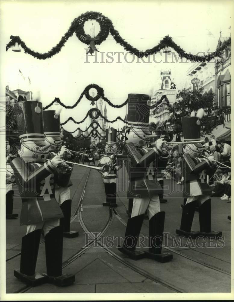 1984 Press Photo Wooden Soldiers perform in Walt Disney World Christmas parade- Historic Images