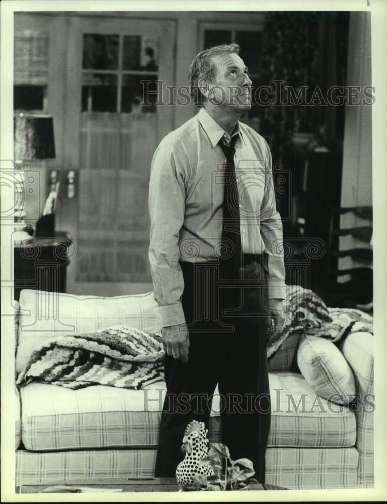 1986 Press Photo Actor Jack Klugman in scene from TV show &quot;You Again?&quot;- Historic Images