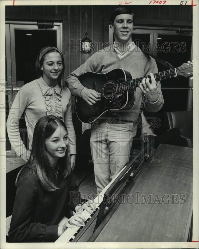 1969 Press Photo &quot;Young Life&quot; singing group from Houston, Texas. - hca57716- Historic Images