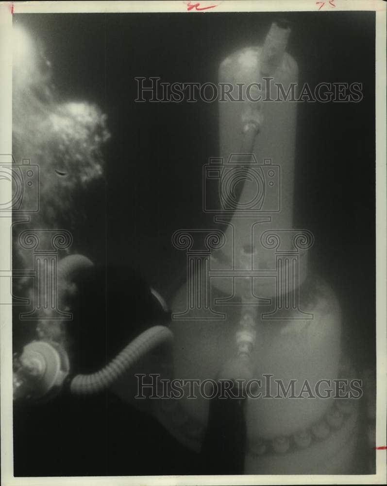 1965 Press Photo W-K-M Manufacturing Co. Subsea Valve Being Used, Missouri City- Historic Images