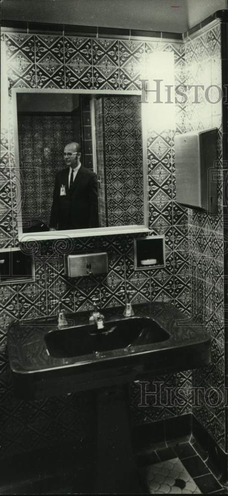 1969 Press Photo Decorative bathroom with Tunisian tile at West Mansion- Historic Images