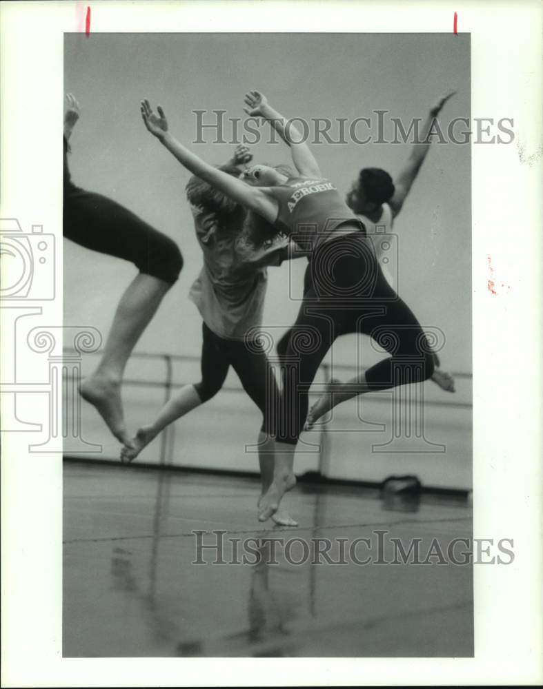 1993 Press Photo Dancers Rehearsing Modern Dance Theater Piece &quot;White&quot;- Historic Images