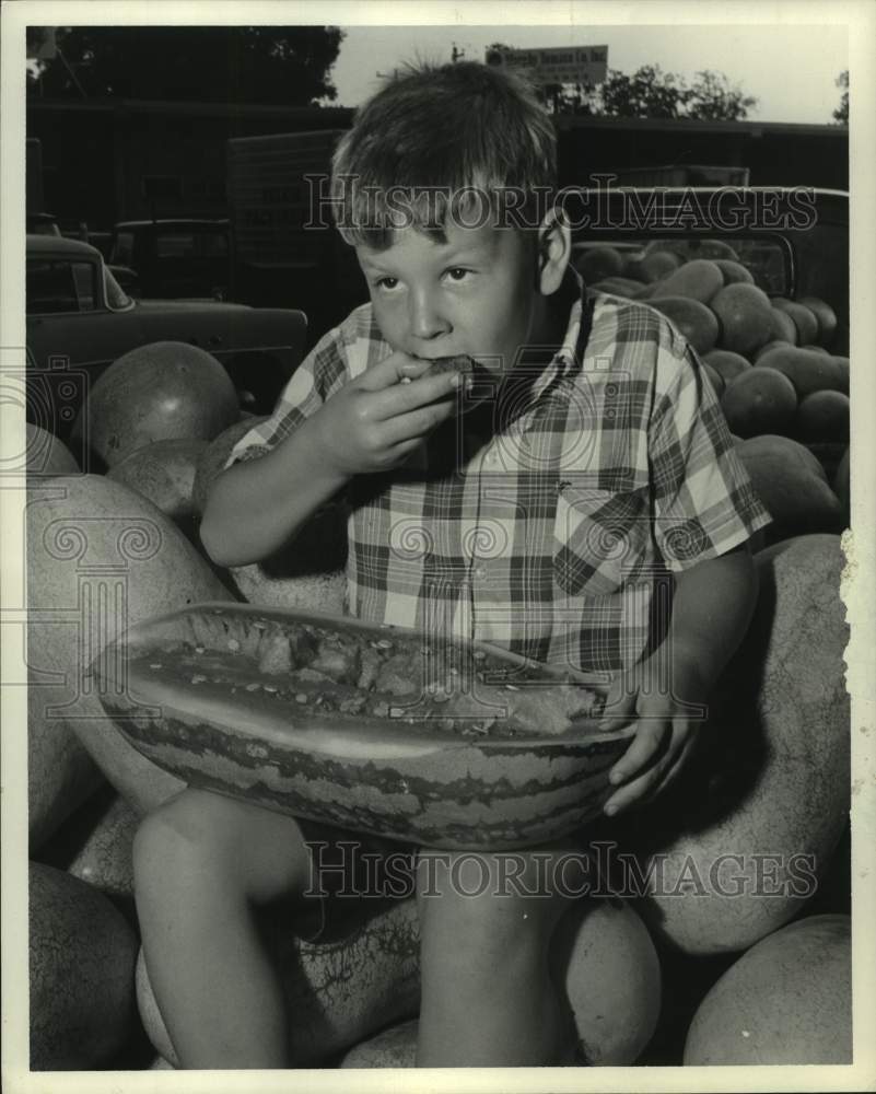 1967 Press Photo Lance Harrison Samples Watermelon in Houston, Texas - hca57929- Historic Images