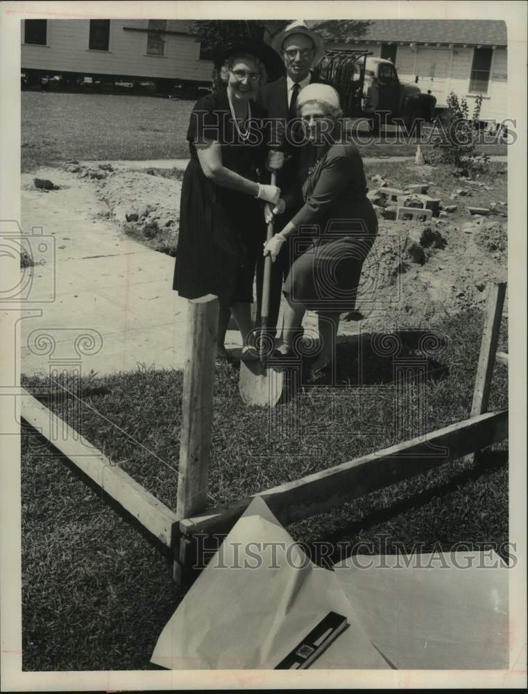 1964 Press Photo Members of Wesley Methodist Church break ground on sanctuary- Historic Images