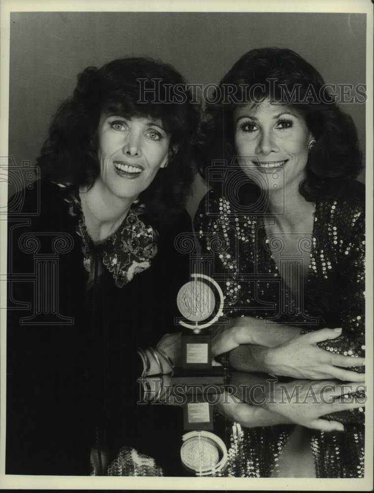 1982 Press Photo Beth Howland, Michele Lee on 36th Annual Tony Awards Special- Historic Images