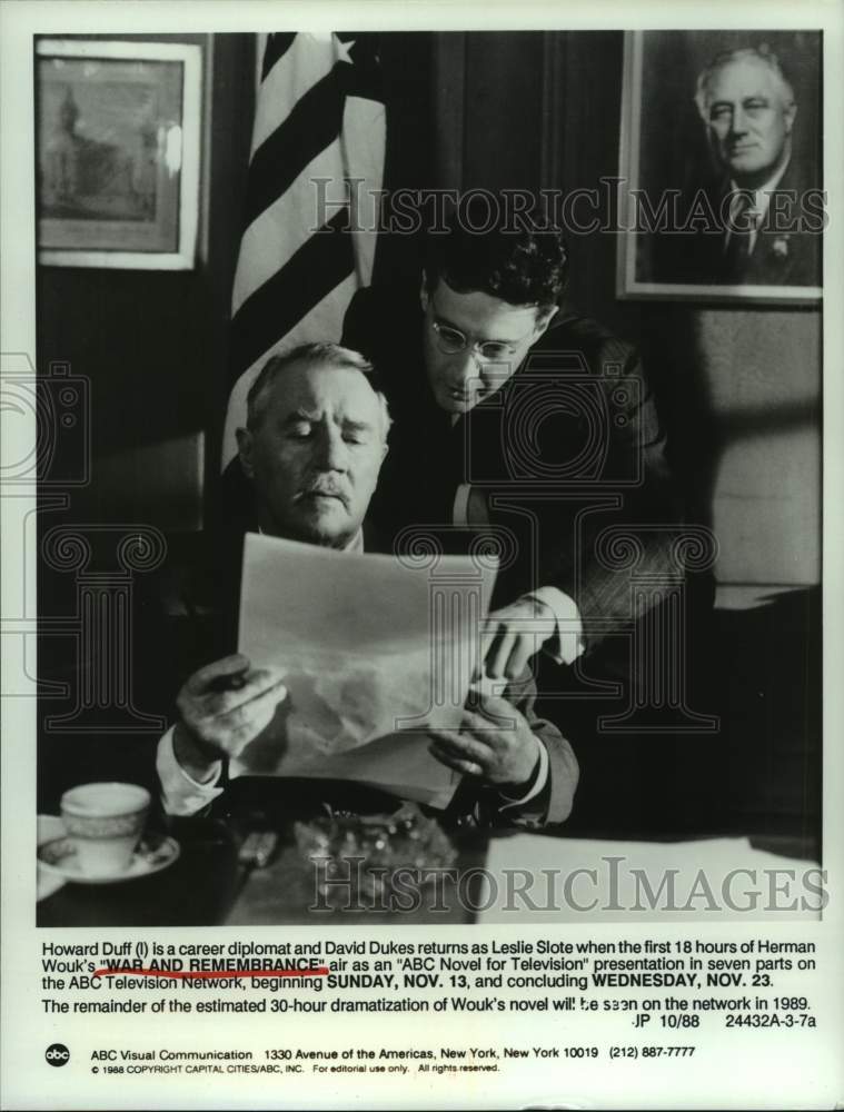 1988 Press Photo Actors Howard Duff &amp; David Dukes in ABC&#39;s &quot;War and Remembrance&quot;- Historic Images