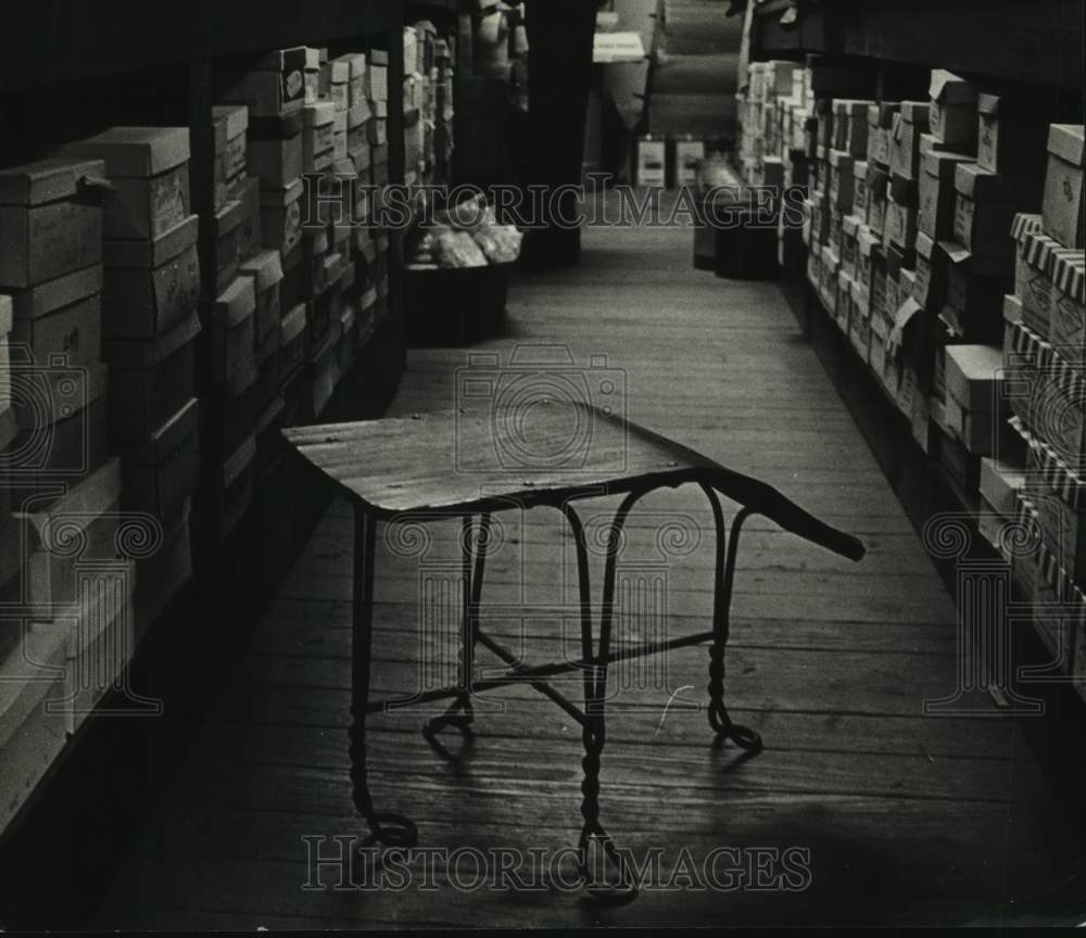 1967 Press Photo Bench for Trying Shoes Awaits Customers to Miller&#39;s in Waelder- Historic Images