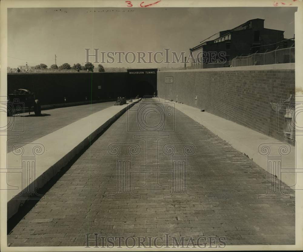 1950 Press Photo Cars traveling in the Washburn Tunnel in Houston, Texas- Historic Images