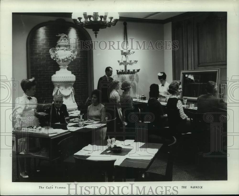 1964 Press Photo The Cafe Vienna inside the Warwick Hotel in Houston, Texas- Historic Images