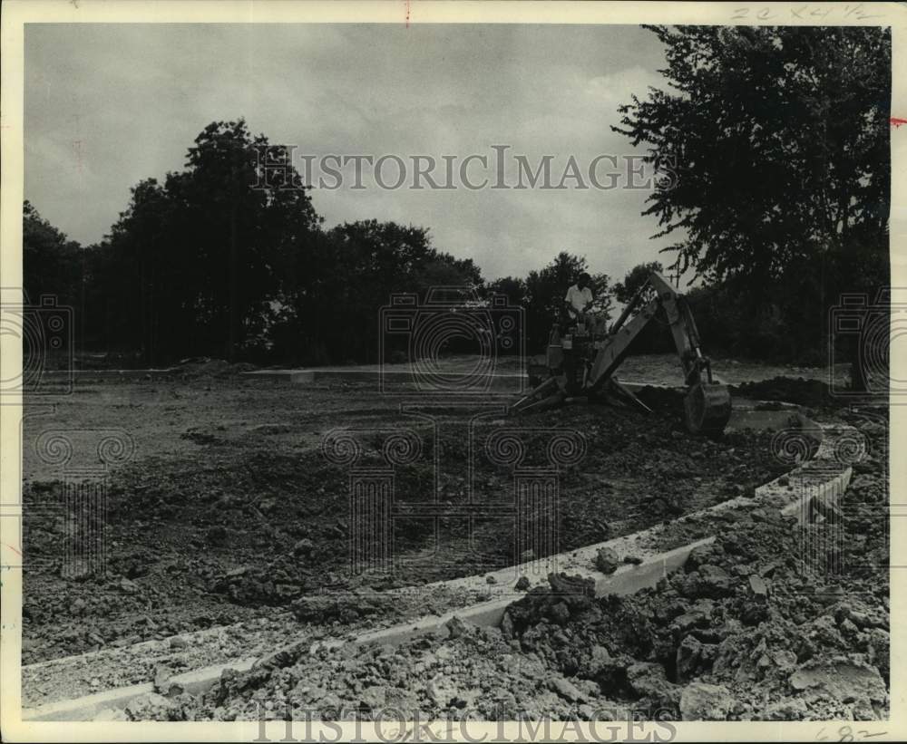 1969 Press Photo Water Main construction along Bellaire road, Houston, Texas- Historic Images