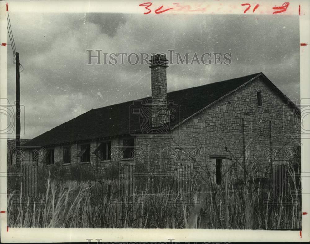 1966 Press Photo Old Gymnasium Building In Weldon, Texas - hca58757- Historic Images