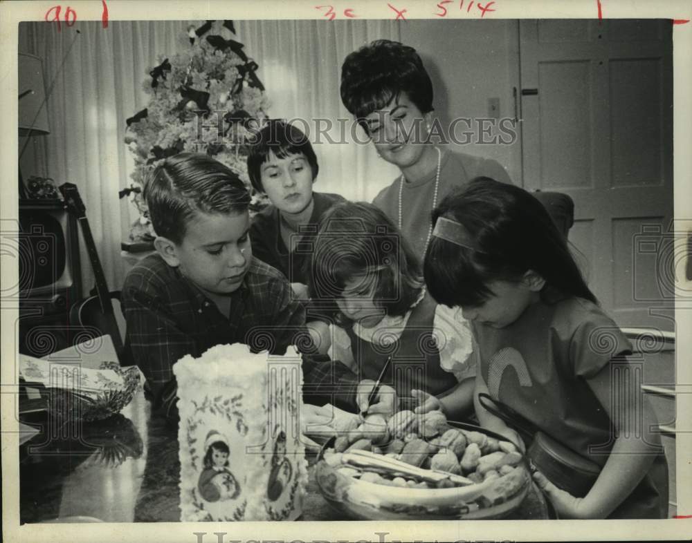 1966 Press Photo Richard Olsen writes Christmas letter to dad in Vietnam War- Historic Images