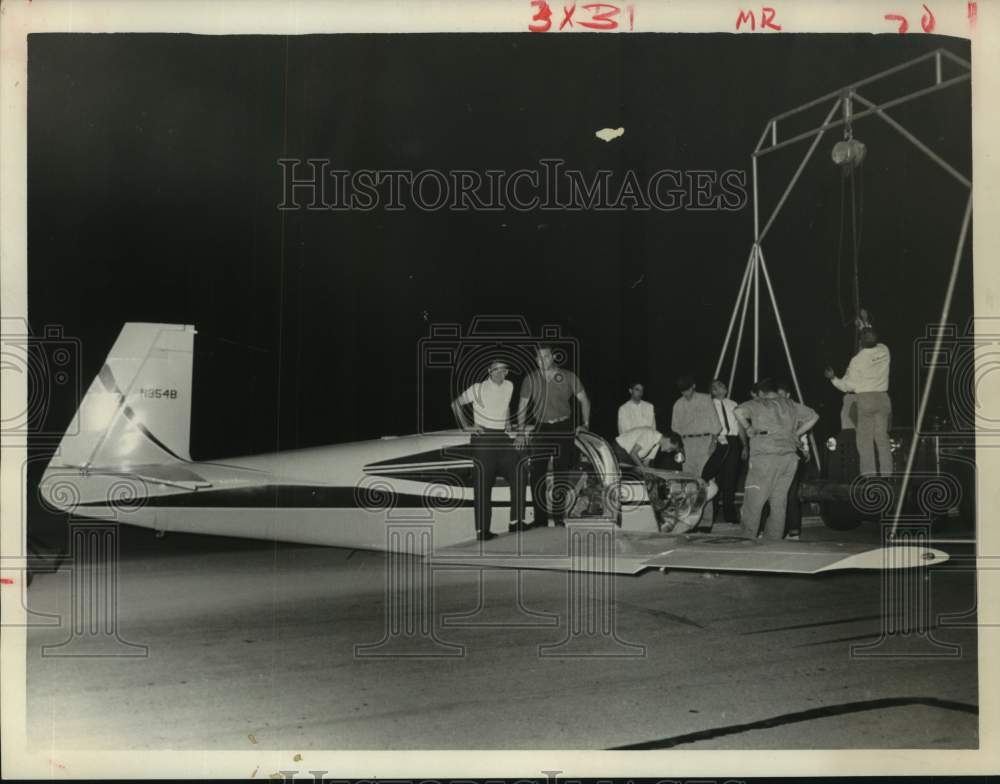 1965 Press Photo Jerry Pittman and Norman Nunn After Airplane Disaster, Houston- Historic Images