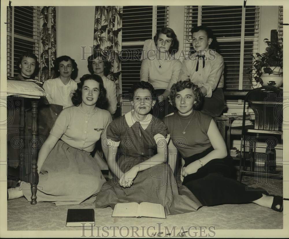 1952 Press Photo Members of the Young Women&#39;s Co-Operative Home, Houston, Texas- Historic Images