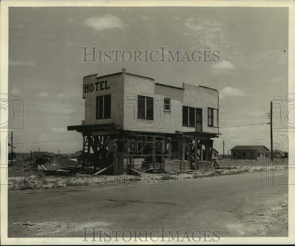 1954 Press Photo Exterior of Hotel Located in Zapata, Texas - hca59178- Historic Images