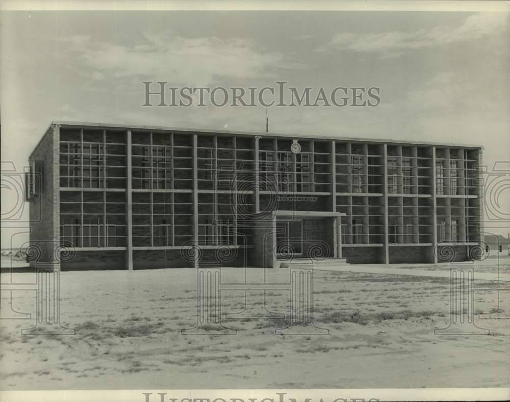 1954 Press Photo Exterior of the New Zapata County Courthouse in Zapata, Texas- Historic Images