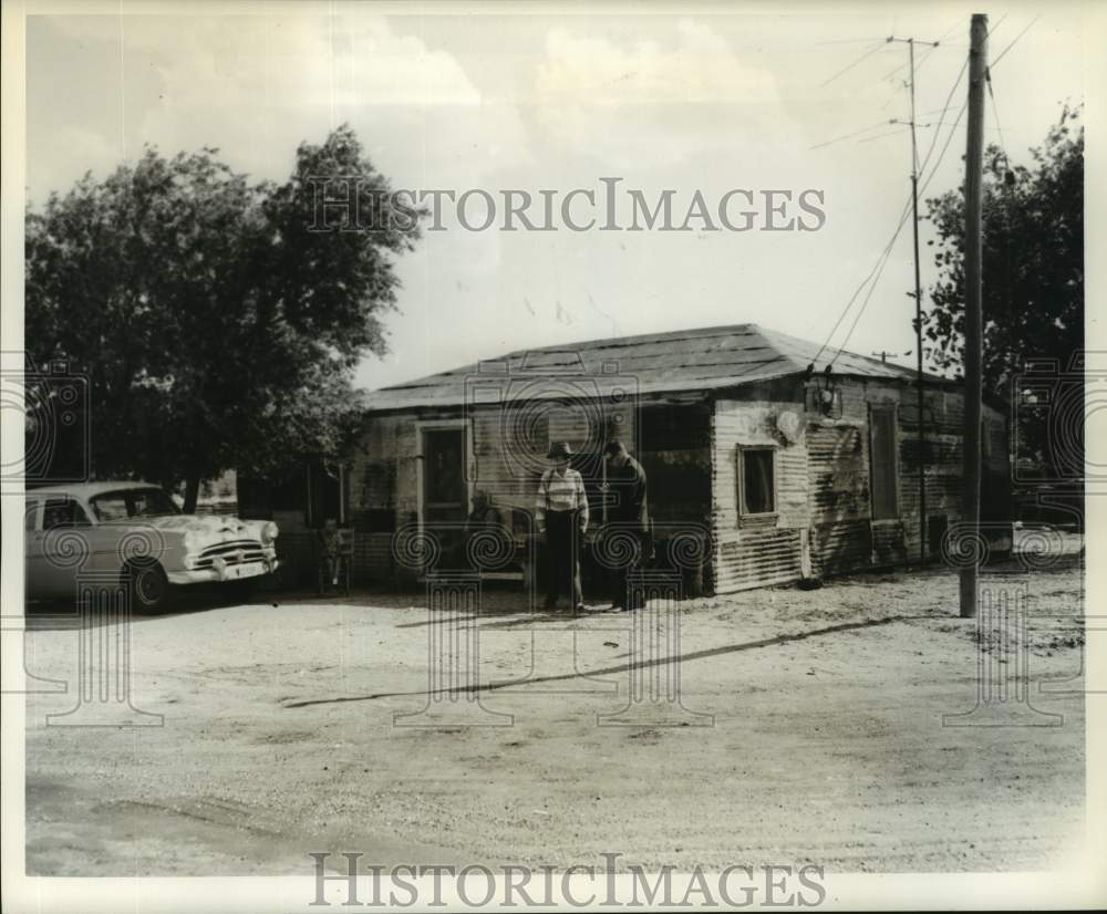 1961 Press Photo S.B. Steen In Front of Home In Wink, Texas - hca59351- Historic Images