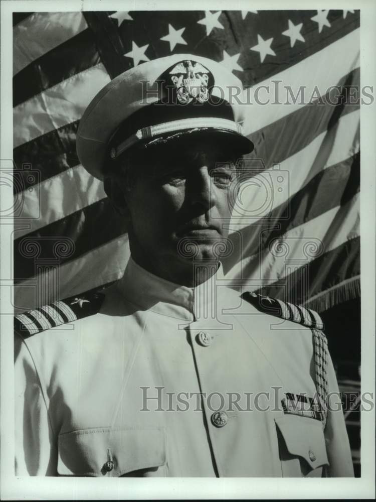 1990 Press Photo Robert Mitchum, Captain &quot;Pug&quot; Henry in &quot;The Winds of War&quot;- Historic Images