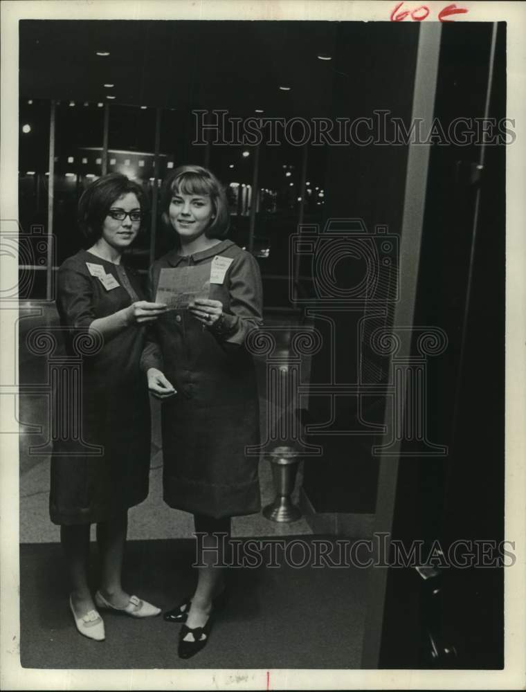 1966 Press Photo Ushers Check Items for Youth-for-Christ Crusade, Houston, Texas- Historic Images