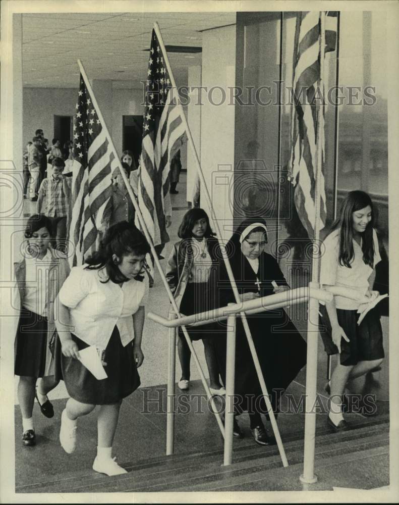 1969 Press Photo Young Texans for Decency, leaving coliseum after event- Historic Images