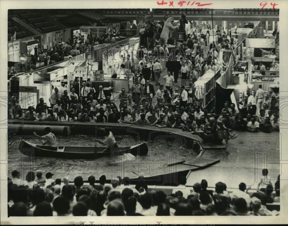 1966 Press Photo Texas National Sportsmen&#39;s show opened with a good crowd- Historic Images