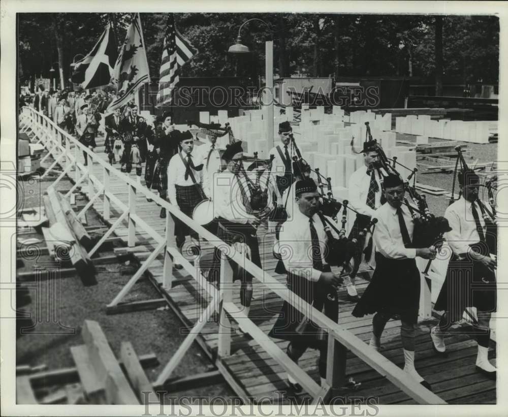 1961 Press Photo Members of St. Andrews Society in annual parade in Houston- Historic Images