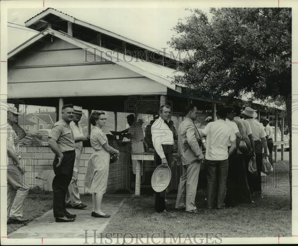 1961 Press Photo People Lining Up for Food On Czech Day In Wallis, Texas- Historic Images