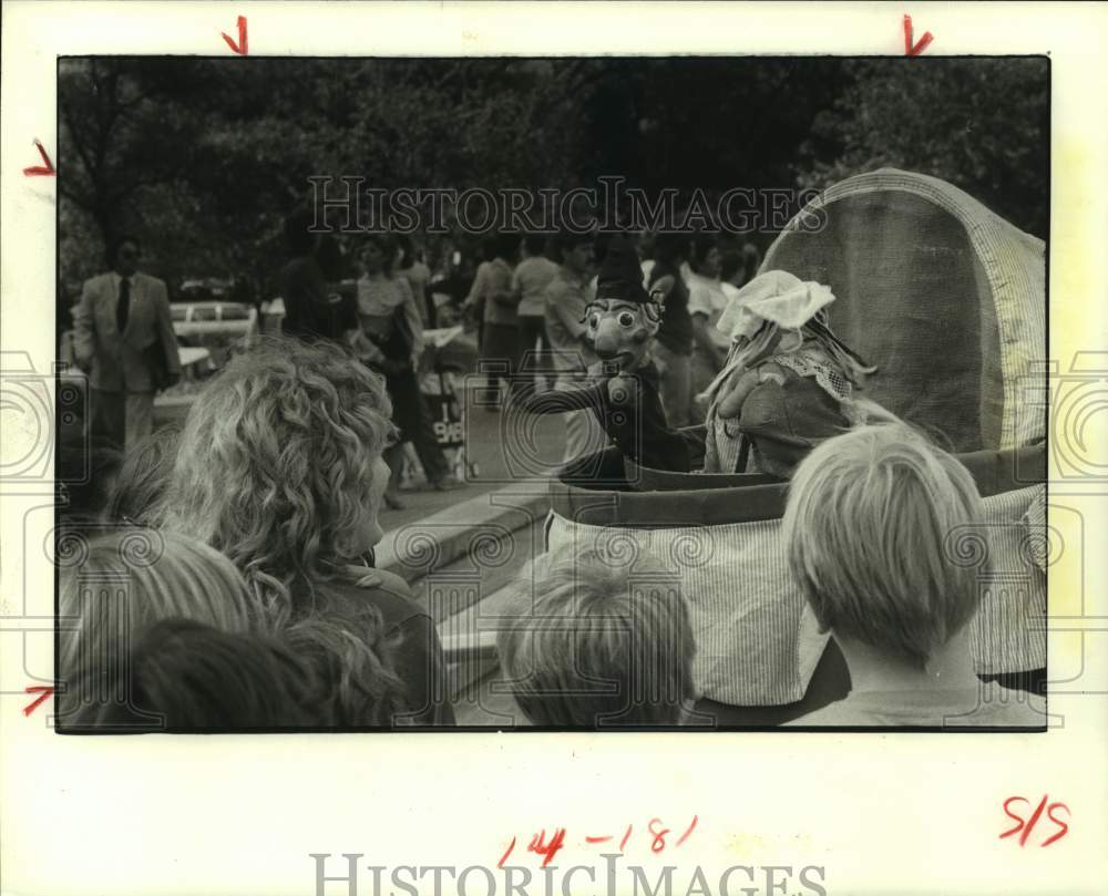 1983 Press Photo Texas Renaissance Festival&#39;s Punch &amp; Judy puppet show; Houston- Historic Images