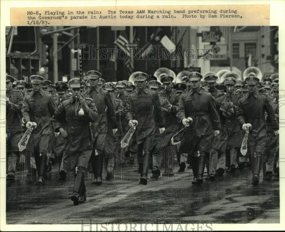 1983 Press Photo Texas A&amp;M marching band performs in rain at Governors Parade- Historic Images