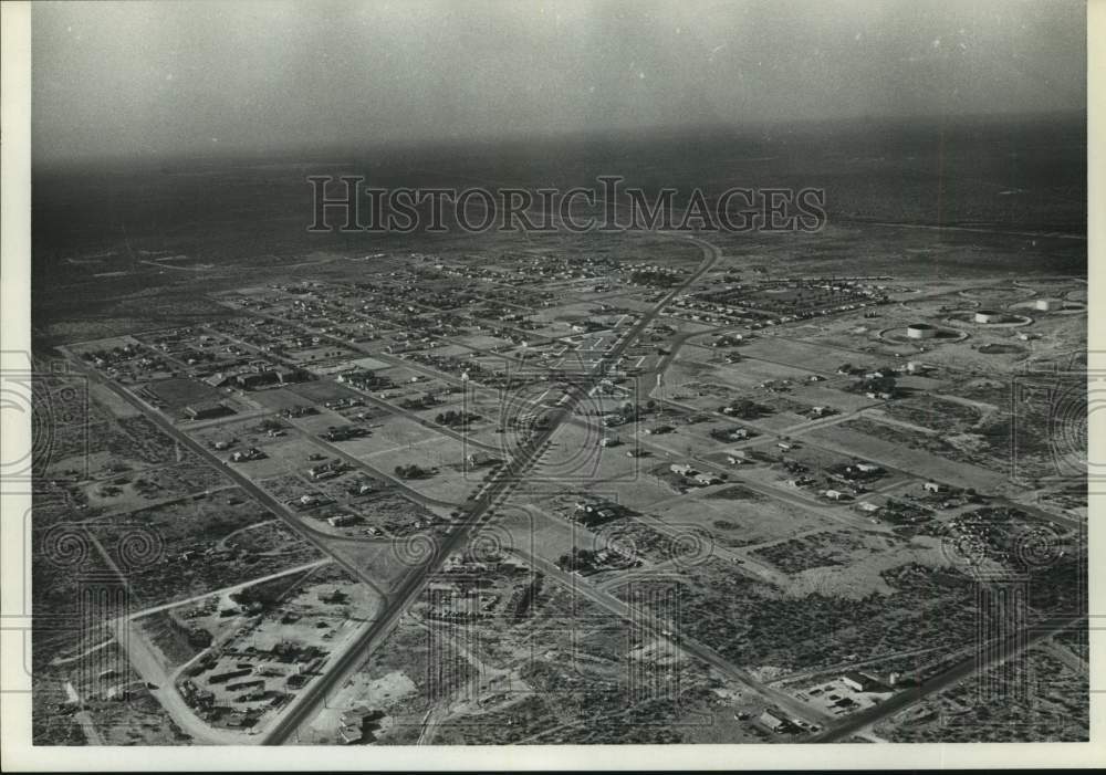 1967 Press Photo Aerial view of Wick, Texas looking south along Hendrick Blvd- Historic Images