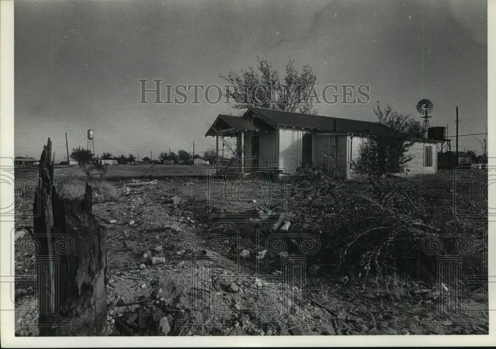 1967 Press Photo Shack stands in Wink, Texas - hca60339- Historic Images