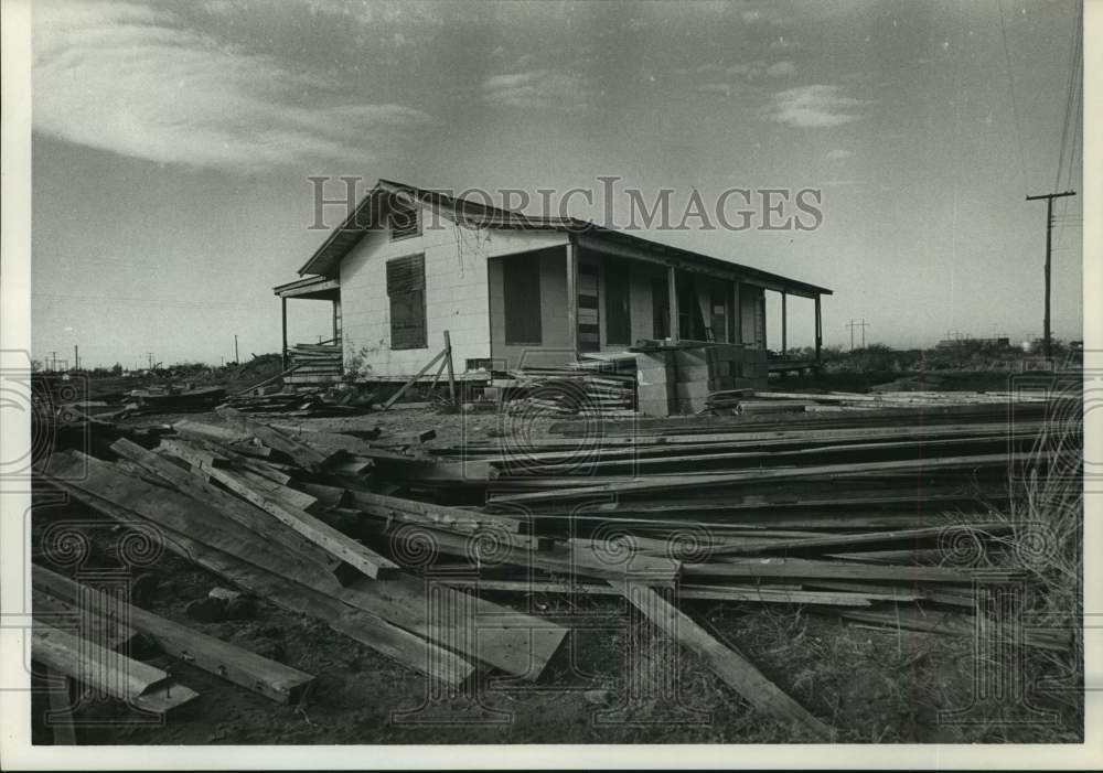 1967 Press Photo A shack stands near piles of lumber in Wink, Texas - hca60341- Historic Images