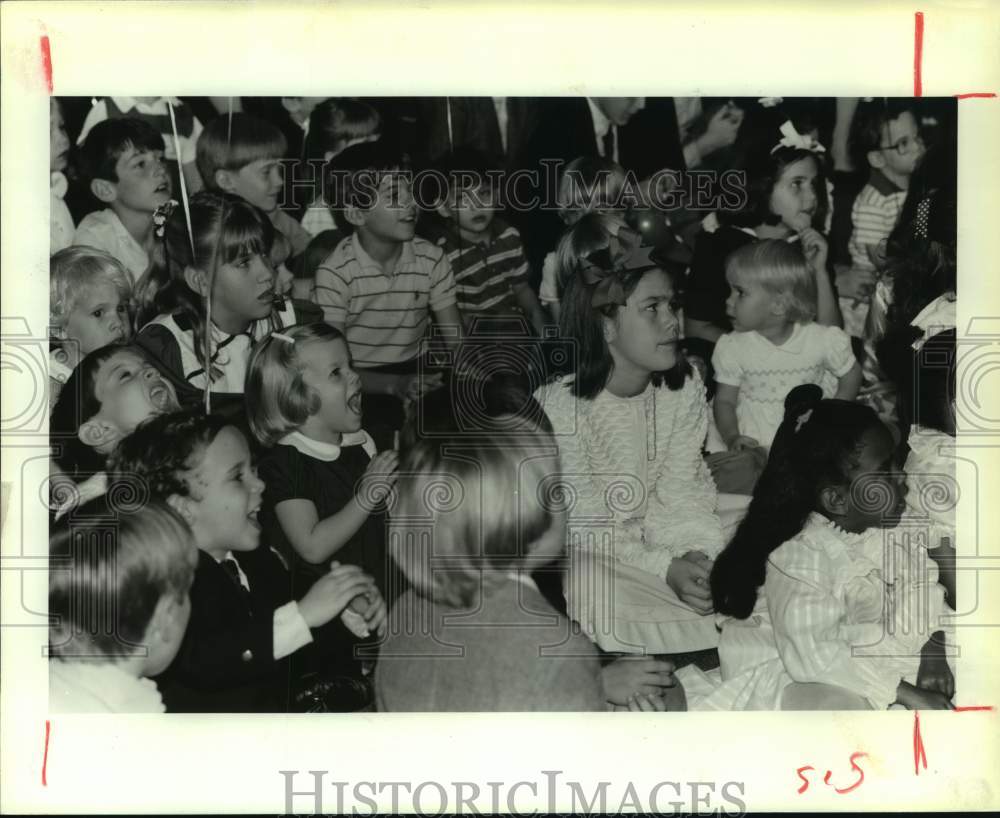 1985 Press Photo Children watch Young Audiences of Houston program - hca60392- Historic Images