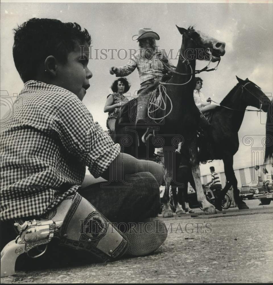 1965 Press Photo Ivan Castro Watches Pasadena Livestock Show and Rodeo Riders- Historic Images