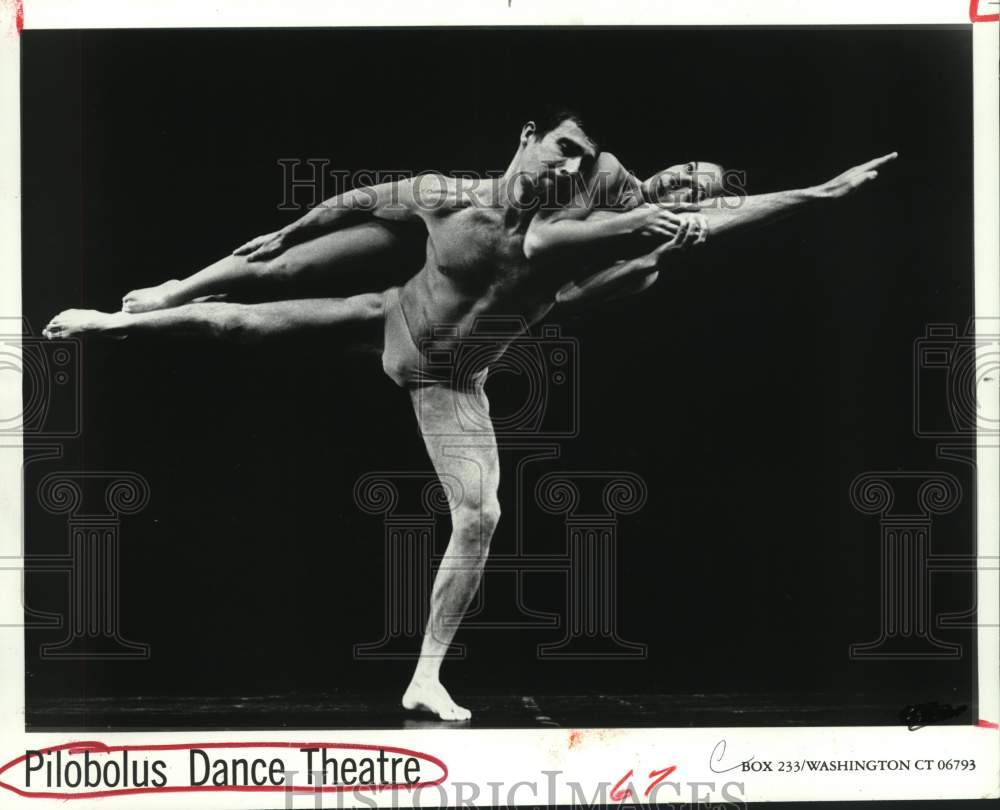 1983 Press Photo Pilobolus Dance Theatre - Unusual, Ironic, Athletic - hca61051- Historic Images